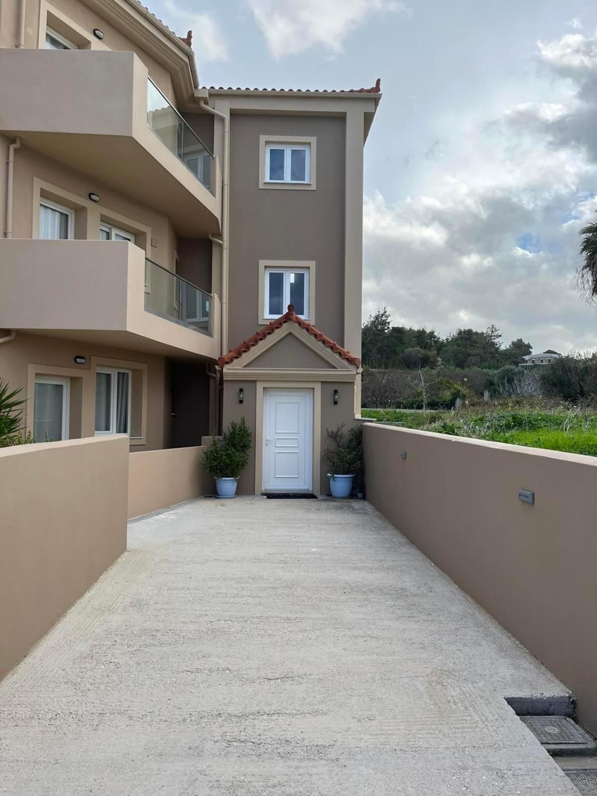 Egialion Iqia Apartment Аргостолион Екстериор снимка